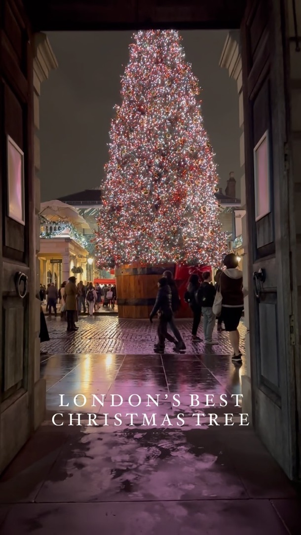 Christmas Tree brings the festive magic to Covent Garden🎄