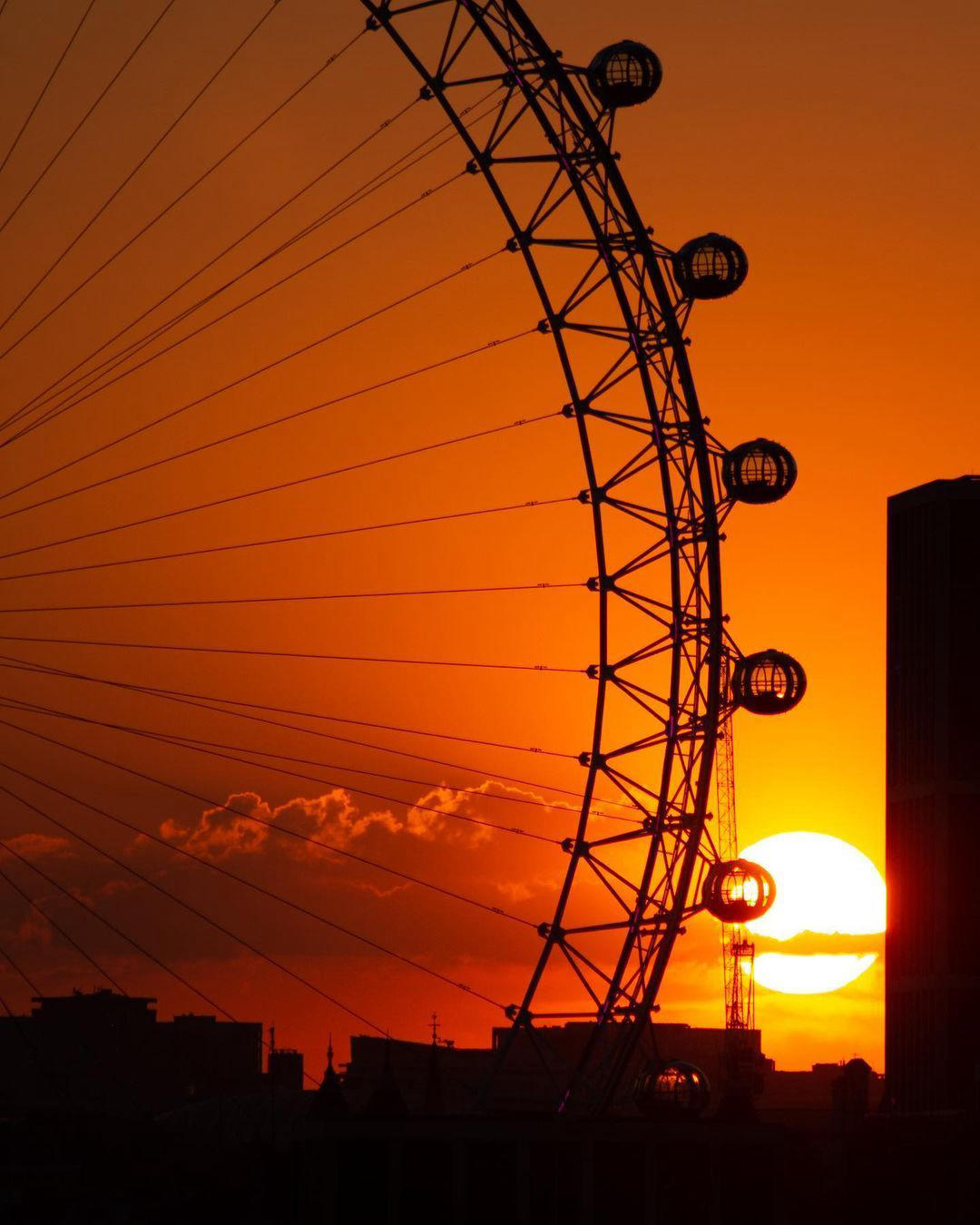 image  1 VISIT LONDON - Beautiful sunset