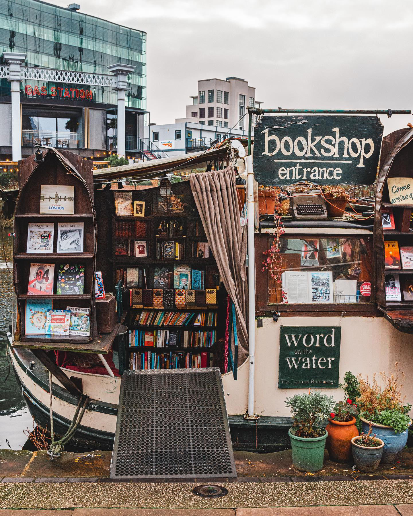 Word on the Water, a book-lovers paradise on a barge